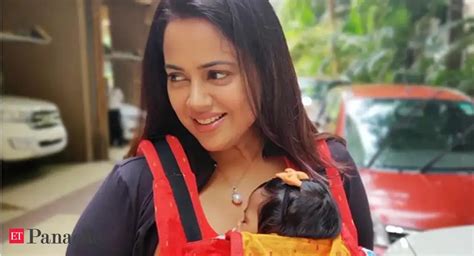 Sameera Reddy climbs Karnataka's tallest Mullayanagiri Peak with baby ...