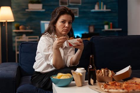 Why You Can’t Stop Eating at Night: Understanding Night Eating Syndrome ...