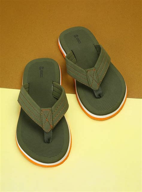Buy Men Textured V-Strap Slippers Online at just Rs. 499.0 ...