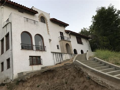 Episode 1: The Murder House – The Los Feliz Murder Mansion