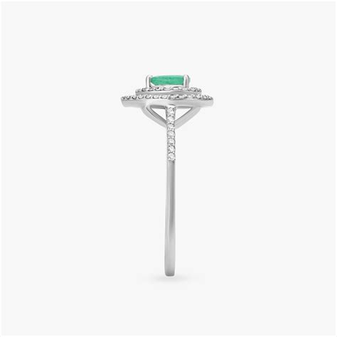 Eye-Catching Diamond and Emerald Ring