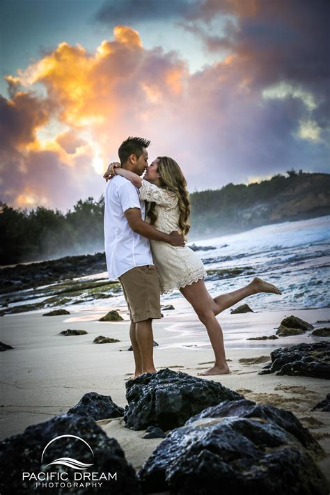 Beach photo session -gorgeous couple! Photography Ideas Hawaii ...