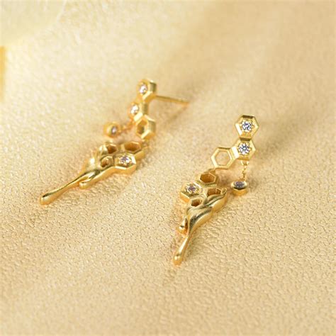 The Enigmatic Allure of the Black Widow Fabergé Brooch: A Masterpiece ...