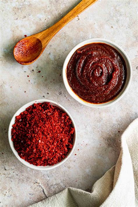 Gochugaru vs Gochujang, two popular Korean Ingredients - Six Hungry Feet