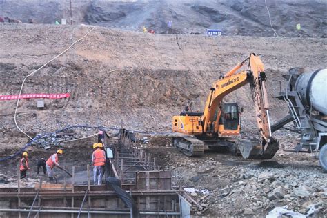 中国水利水电第一工程局有限公司 一局要闻 新疆库尔干水利枢纽工程提前5个月实现截流