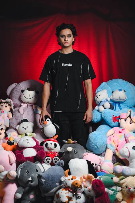 KLYNCH TEE: NOIR [UNISEX] – Farda