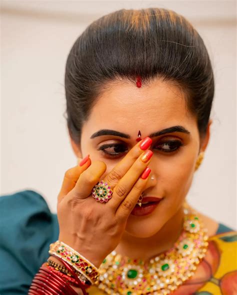 Sravanthi Chokarapu : యాంకర్ స్రవంతి వినాయక చవితి సెలబ్రేషన్స్.. ఫొటోలు..