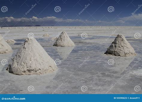 Salar de Uyuni Bolivia stock image. Image of skies, hill - 55590623