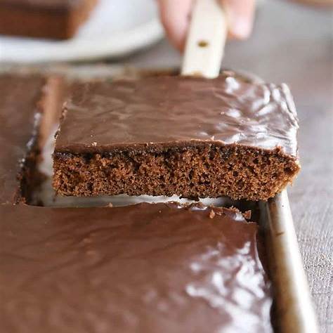 https://www.melskitchencafe.com/wp-content/uploads/texas-sheet-cake8.jpg