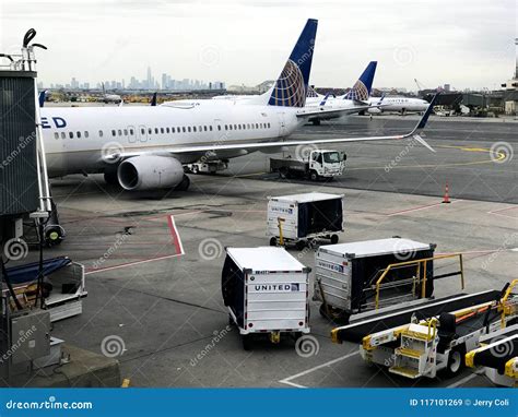 United Airlines Terminal at Newark Liberty International Airport ...