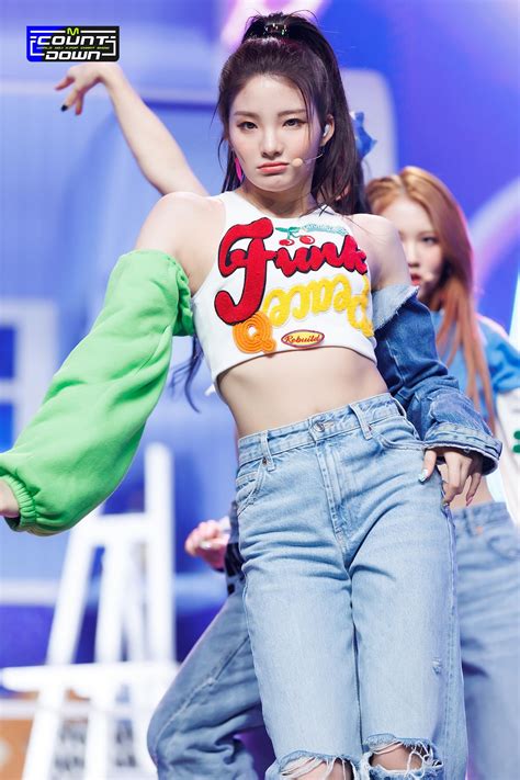 220811 TRI.BE - KISS @ M Countdown Stage Kelly Photos : r/tribedaloca