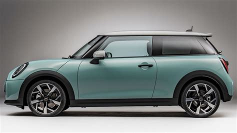 MINI dévoile la Cooper 2025 sous le signe de l’évolution et de la ...