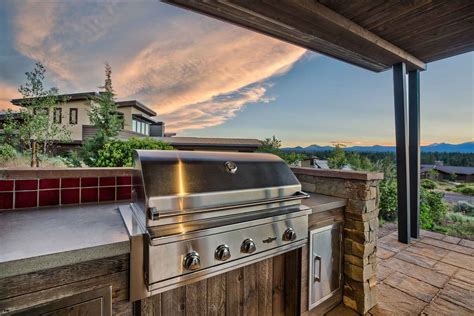 How Much Does An Outdoor Kitchen Cost? (2023)
