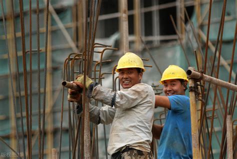 建筑装修工人日薪排行榜，木工最高水电工最低，看看你达标了吗？