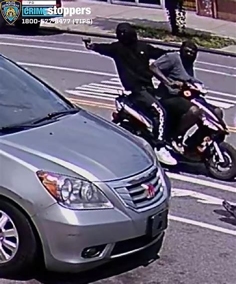 Bronx gunman on scooter shoots man in broad daylight: video | New York Post