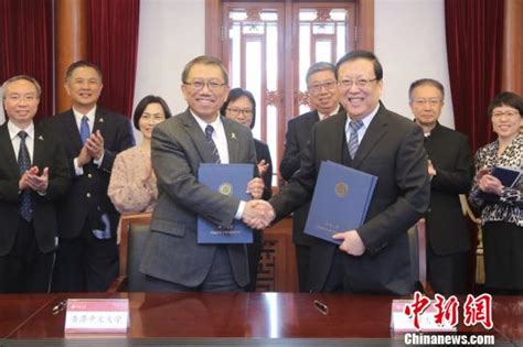 北京大学与香港中文大学签署本科双学位项目合作协议_荔枝网新闻