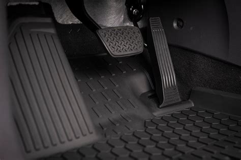 How to Choose the Right Toyota Sienna Floor Mats?