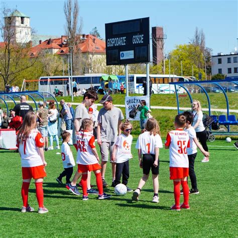 Kids Playing Soccer 的图像结果