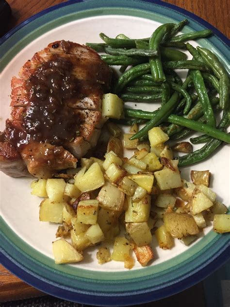 [Homemade] Pork chop with balsamic glaze, roasted green beans, and ...