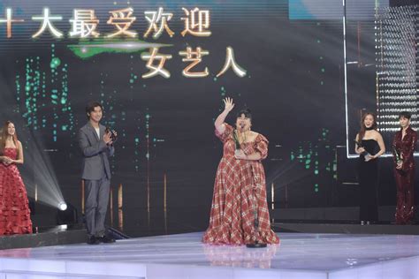 'Don’t fall, very far, very tired': Most Popular Female Artiste Xixi Lim had to run onstage for ...