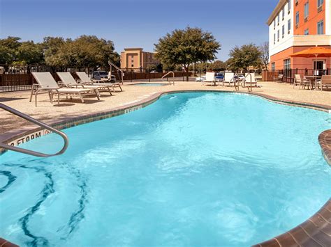 Affordable Hotel in Uvalde, TX | Holiday Inn Express & Suites Uvalde