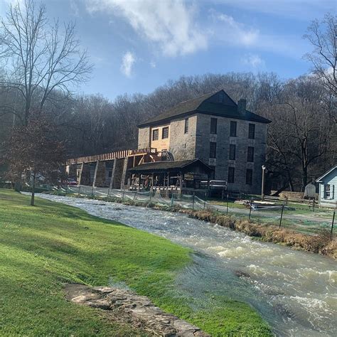 SPRING MILL INN (Mitchell) - Hotel Reviews, Photos, Rate Comparison ...