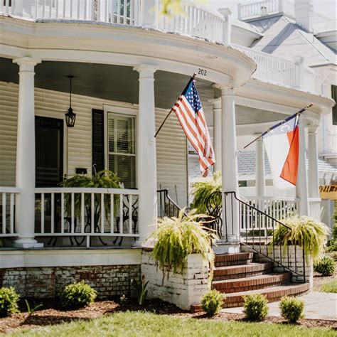 Captain’s Quarters Edenton Review: Weekend in Coastal Carolina - C'est Bien by Heather Bien