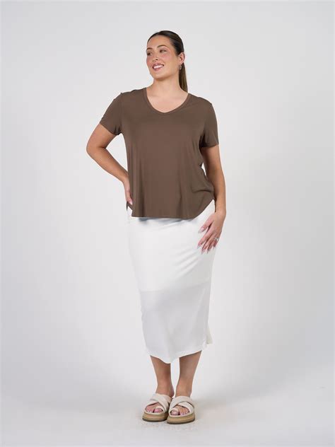 Veronica Bamboo V-Neck T-Shirt in Chocolate | Lou Lou AU – Lou Lou ...