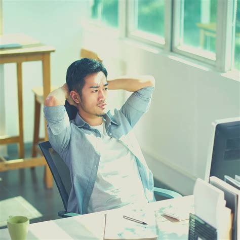 Glass Half Empty Type of Person: 5 Lessons to Learn - Happier Human