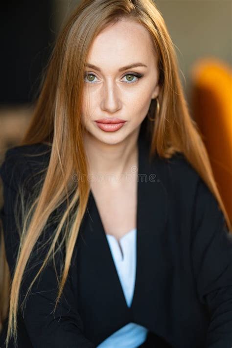 Red and Black Business Suit 的图像结果