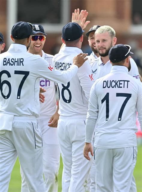 Gus Atkinson sent back Dinesh Chandimal to get on the scorecard ...