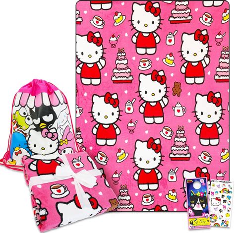 Amazon.com: Hello Kitty Fleece Blanket and Cinch Bag Set - Bundle with ...