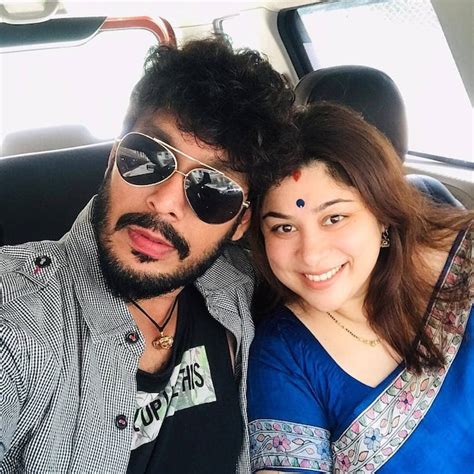 சீரியலில் மாமியார்.. நிஜத்தில் மனைவி.. காதலால் சேர்ந்த இந்த தம்பதி யார் ...