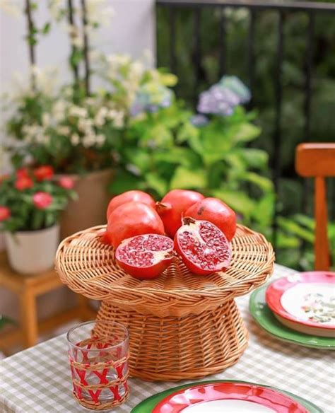Wicker Cake Stand – plateandpeonie