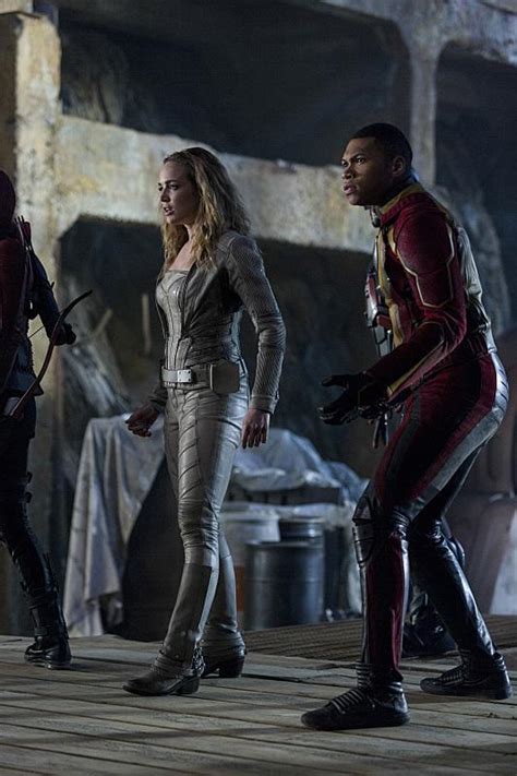 Slideshow: The Flash: "Invasion" Photos