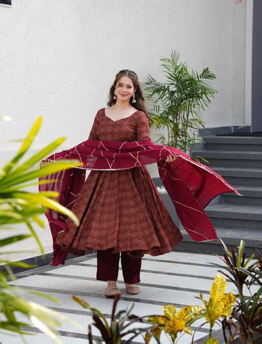 Buy Lehenga Choli Saree Salwar Palazzo Online - Clothsvilla