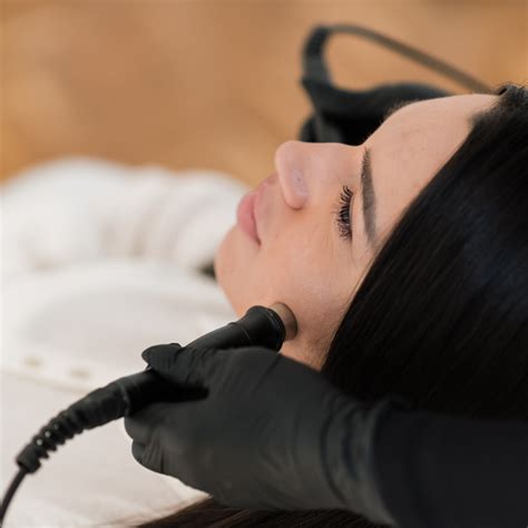 How HydraFacial Helps Improve Skin Elasticity and Firmness in Humid Environments
