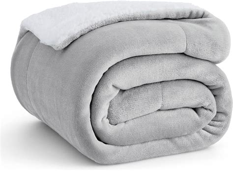 Bedsure Sherpa Fleece Throw Blanket - Thick and Warm, Fluffy Microfiber ...