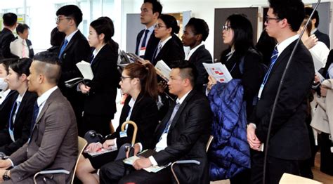 日本扩大外国留学生就业范围:能当白领还可干小工|白领|日本|留学生_新浪新闻