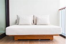 letto con cuscini letto matrimoniale con cuscini bianchi scaricare foto gratis letto con cuscini letto matrimoniale con cuscini bianchi scaricare foto gratis