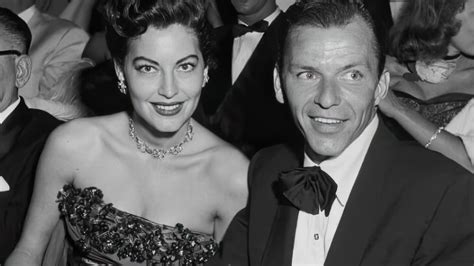 Frank Sinatra biography, age and cause of death, personal life ...