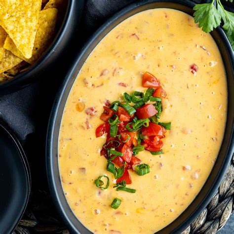 The Easiest And Most Delicious Rotel Dip Recipe (2 Ingredients, 15 ...