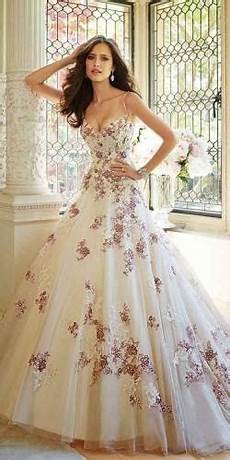 Amazing Non Traditional Wedding Dresses by 24 Amazing Colourful Wedding Dresses For Non Traditional Amazing Non Traditional Wedding Dresses