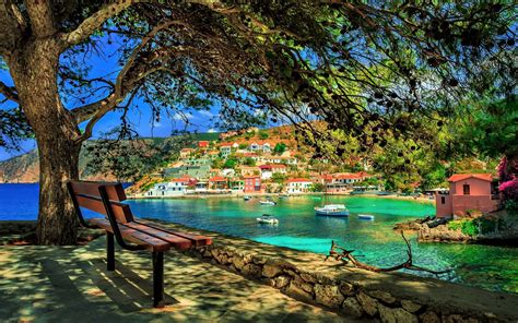 Serene Greek Coast Village View | 4K Ultra HD Wallpaper