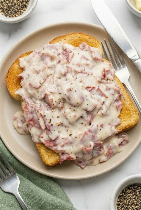 Creamed Chipped Beef on Toast - That Oven Feelin