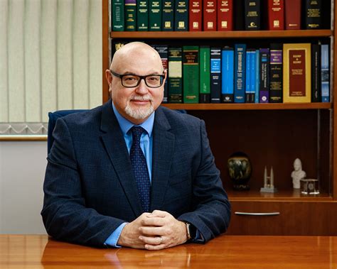 Business Man Headshot 的图像结果