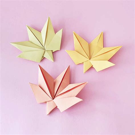 Origami Maple Leaf - Step by Step Tutorial * Moms and Crafters