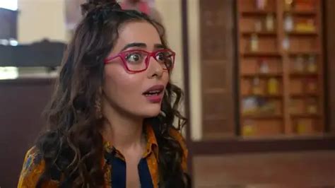 Watch Spy Bahu S1 E99 - Mahira's devious plan! on Hotstar with Tata ...