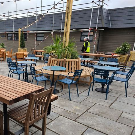 Commercial Outdoor Dining Chairs | Pubs | Hotels | Cafes