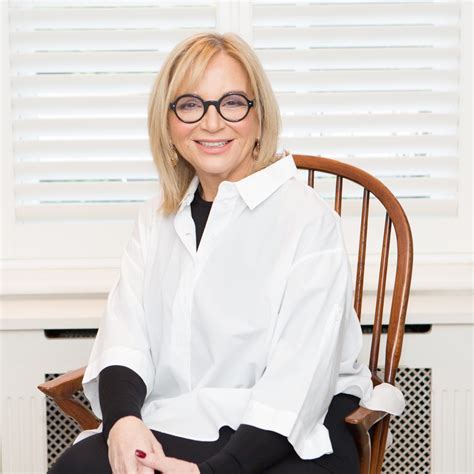 11 Most Famous Mediums: Psychics that Are World Famous and Well Known ...